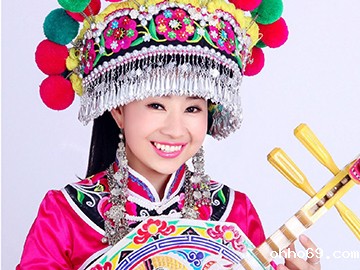 彝族姑娘周丽珍央视演唱《九儿》飙高音