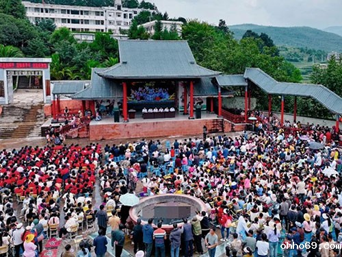彝乡苗岭：实施金秋助学，助力“学子圆梦”