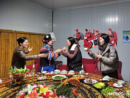 米易四中彝之独秀——记米易四中彝族年之感